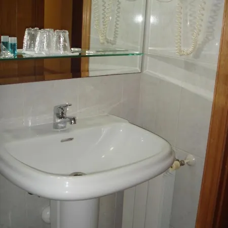 Payro Hotel 2*